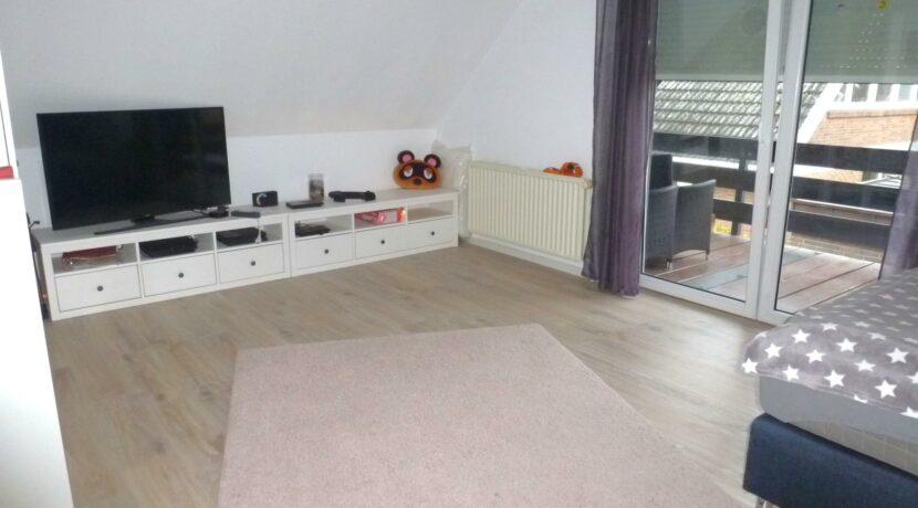 Kind 2 mit Loggia