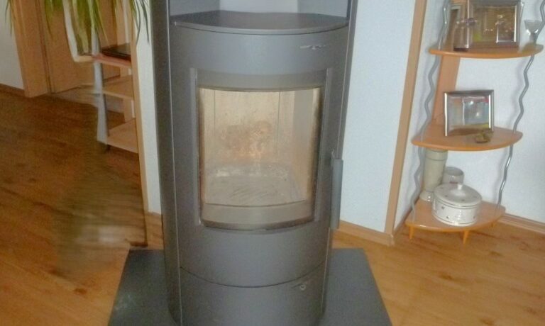neuwertiger Kaminofen