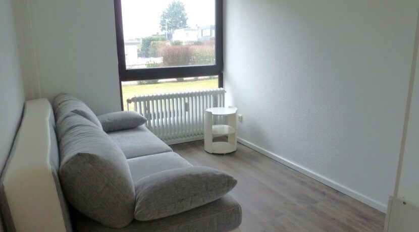 kleines Zimmer mit Schlafsofa