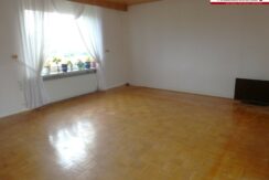 großzügiges Wohnzimmer