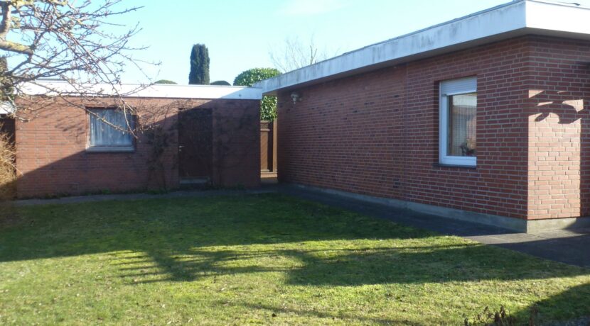 Teilansicht Garten, Garage